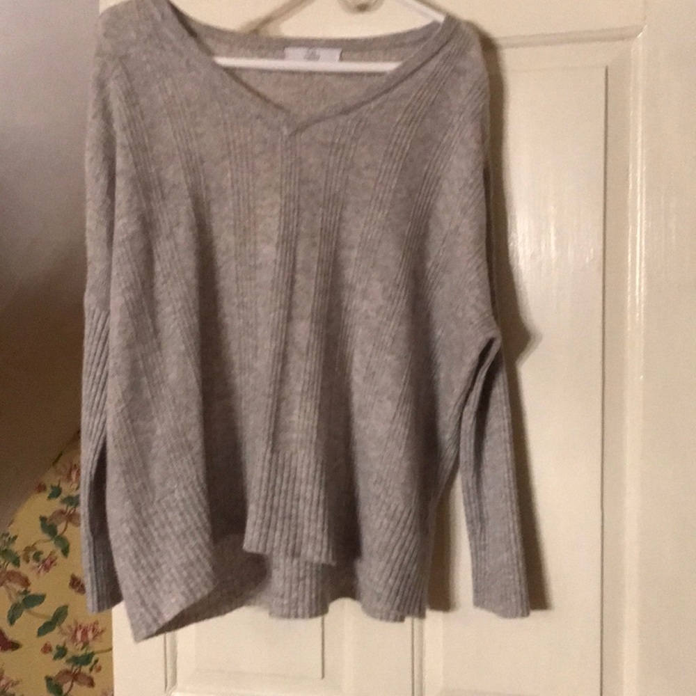 Cashmere v neck sweater